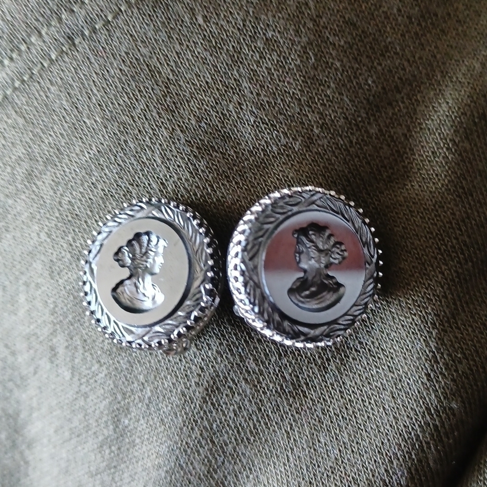 Whiting and Davis vintage gunmetal cameo earrings, 1" round